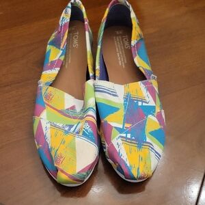 TOMS Women's Multicolor Geometric Flats